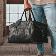 
Classic 100% Full-Grain Leather Duffle Bag - Zadní pohled se zesílenými koženými popruhy