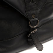 
Solid Antique Brass Hardware & Heavy-Duty Dual Zipper Detail on Portsmouth II Kožená víkendová taška