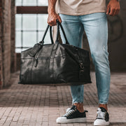 
Classic 100% Full-Grain Leather Duffle Bag - Zadní pohled se zesílenými koženými popruhy