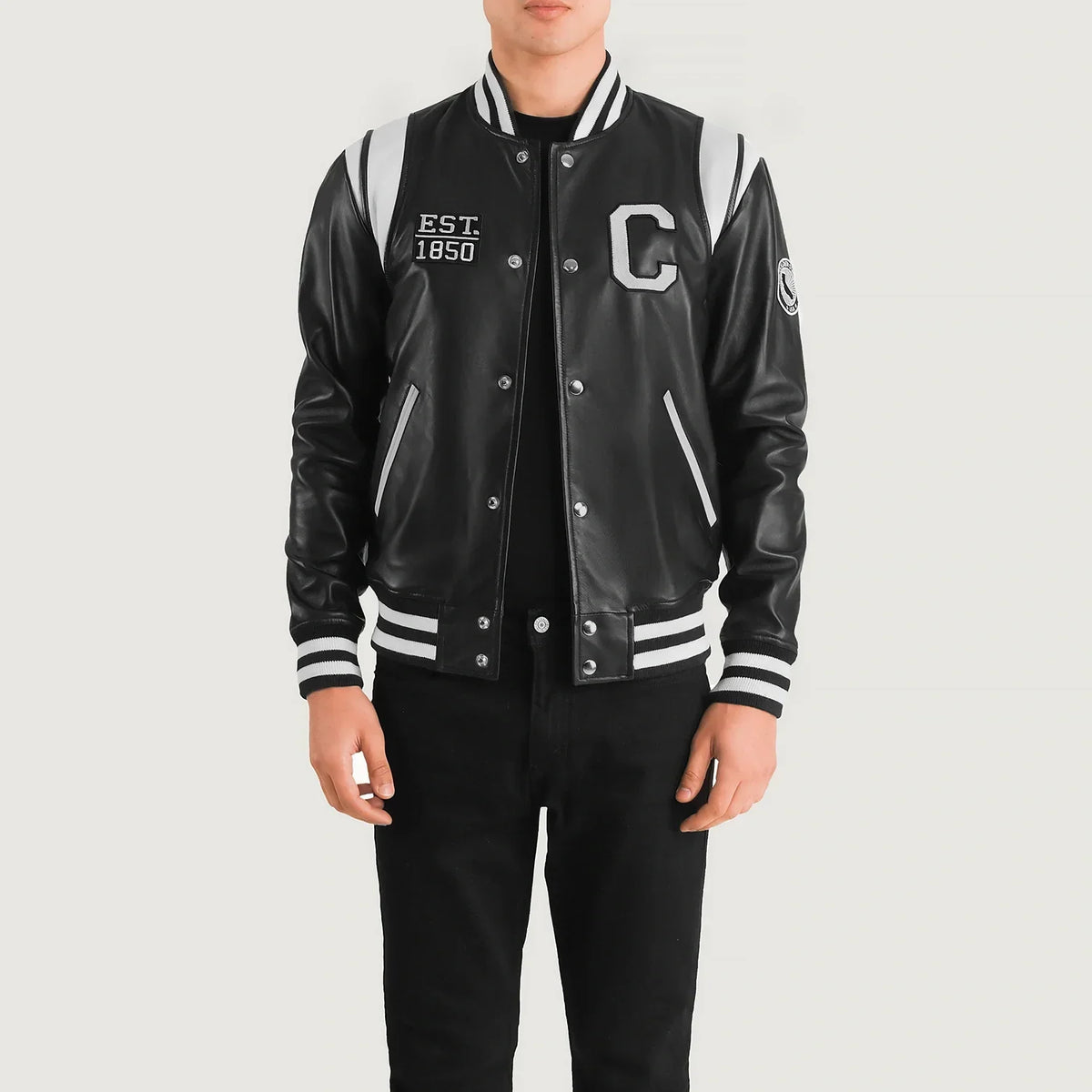 
Liberte California Černá Leather Varsity Kožená bunda pro Pány in Black & White Sheepskin Leather - Přední pohled a přiléhavá silueta | Koupit online