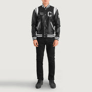 
Liberte California Černá Leather Varsity Kožená bunda pro Pány - Boční pohled ukazující ergonomický střih rukávů