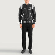 
Liberte New Jersey Černá Leather Varsity Kožená bunda pro Pány - Boční pohled ukazující ergonomický střih rukávů