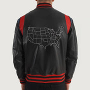 
Liberte USA Black Leather Varsity Jacket - Boční pohled ukazující ergonomický střih rukávů