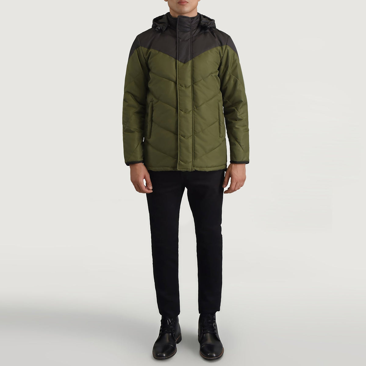 
Luka Černá & Olivově zelená Hooded Puffer Kožená bunda pro Pány - Boční pohled ukazující ergonomický střih rukávů