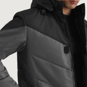 
Pohled na podšívku Showing Quilted Viscose Lining & Dvě funkční vnitřní kapsy