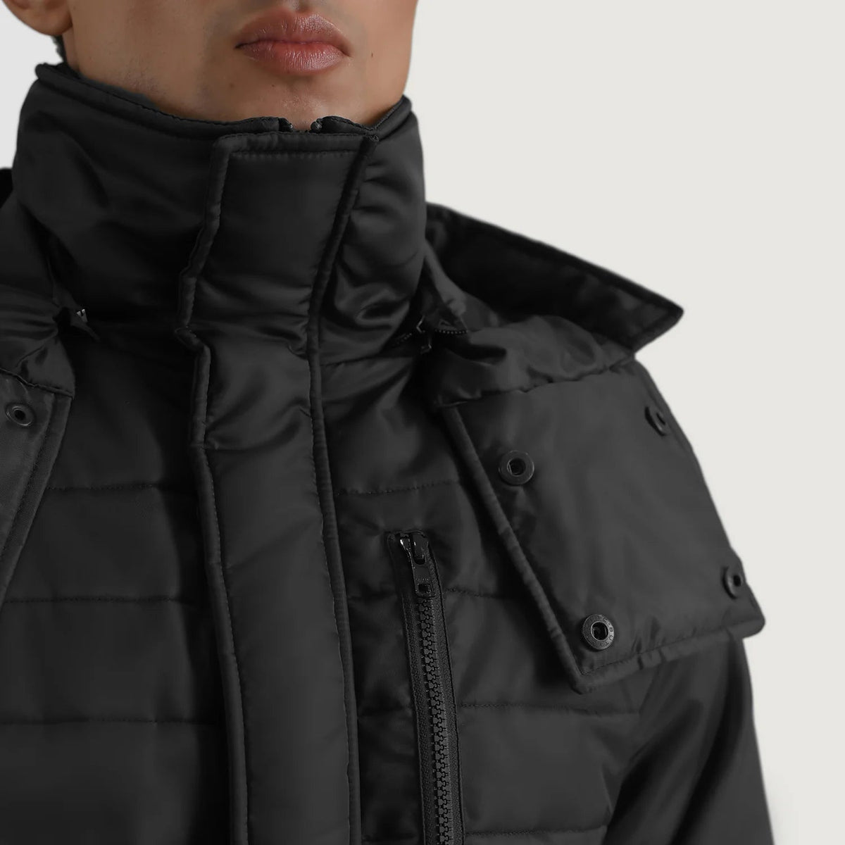 
Pohled na podšívku Showing Quilted Viscose Lining & Dvě funkční vnitřní kapsy