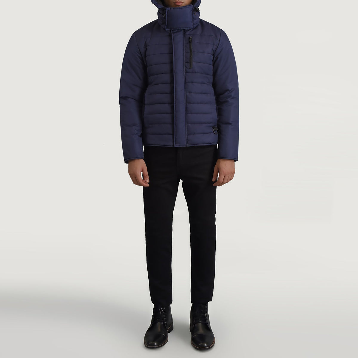 
Malcolm Modrá Hooded Puffer Kožená bunda pro Pány - Boční pohled ukazující ergonomický střih rukávů