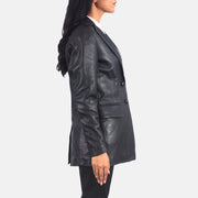 
Fotografie na postavě:  Marilyn Tan Brown Leather Blazer na modelovi v přirozeném denním světle