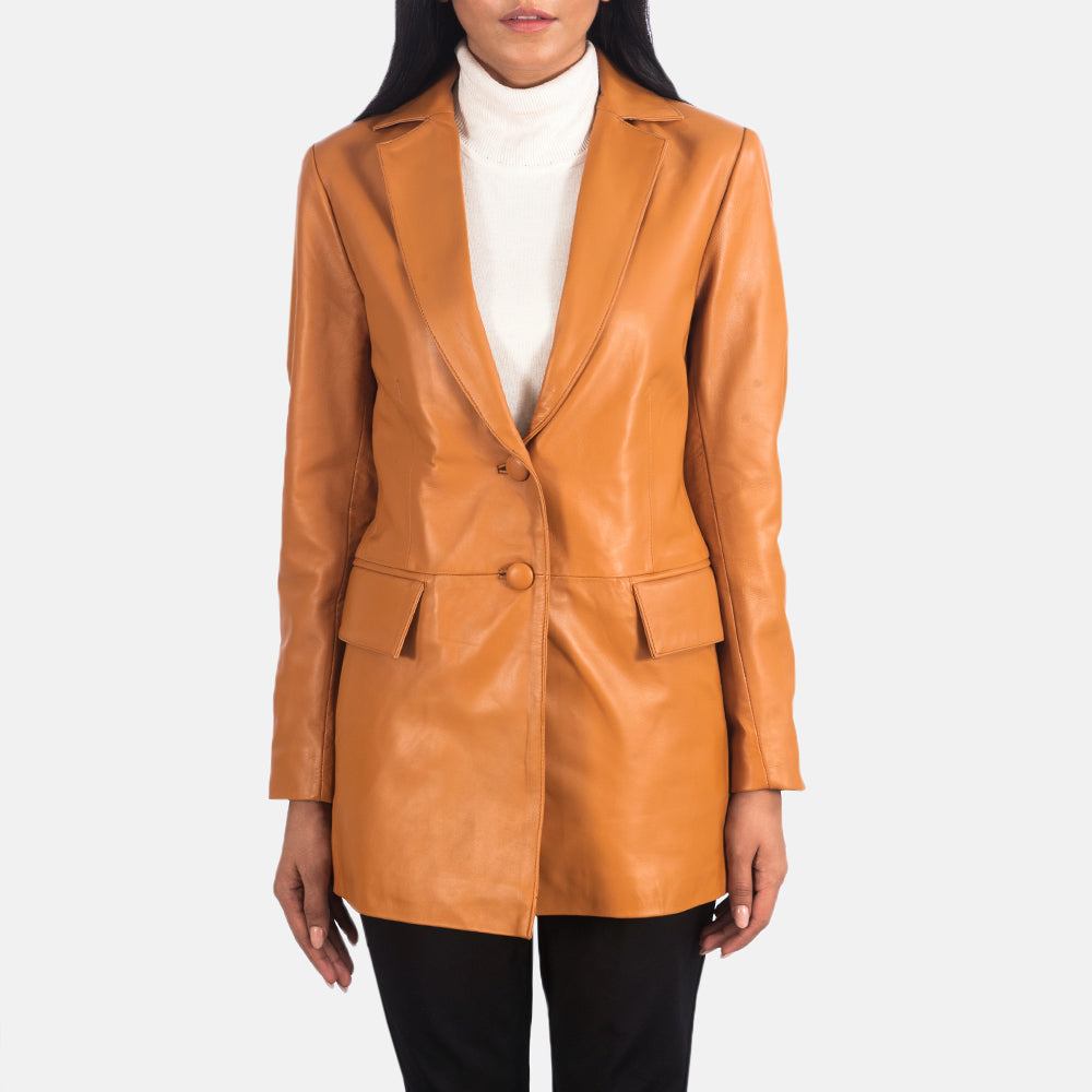 
Marilyn Tan Brown Leather Blazer in Tan Brown Sheepskin Leather - Přední pohled a přiléhavá silueta | Koupit online