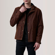 
Marlo Hnědá Canvas Hooded Work Kožená bunda pro Pány For Men in Brown Waxed Cotton Canvas - Přední pohled a přiléhavá silueta | Koupit online