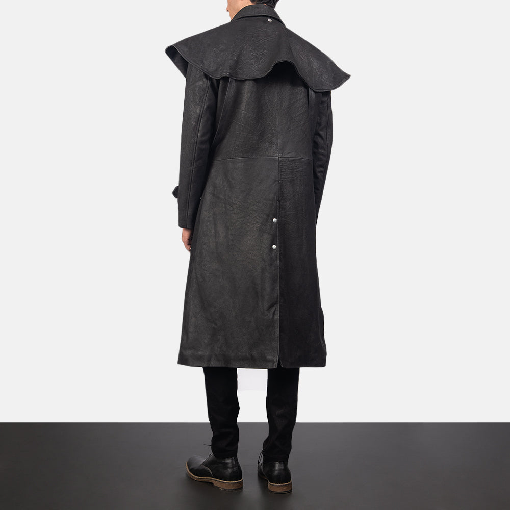 
Maverick Černá Leather Duster pro Pány - Boční pohled ukazující ergonomický střih rukávů