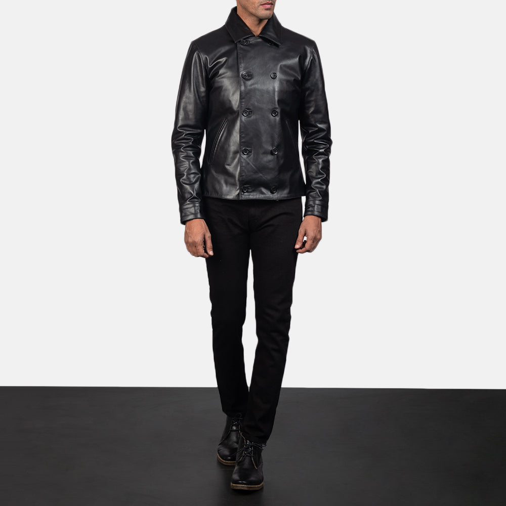 
Mod Černá Leather Peacoat pro Pány - Boční pohled ukazující ergonomický střih rukávů