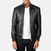 
Moda Black Leather Bomber Jacket in Black Sheepskin Leather - Přední pohled a přiléhavá silueta | Koupit online