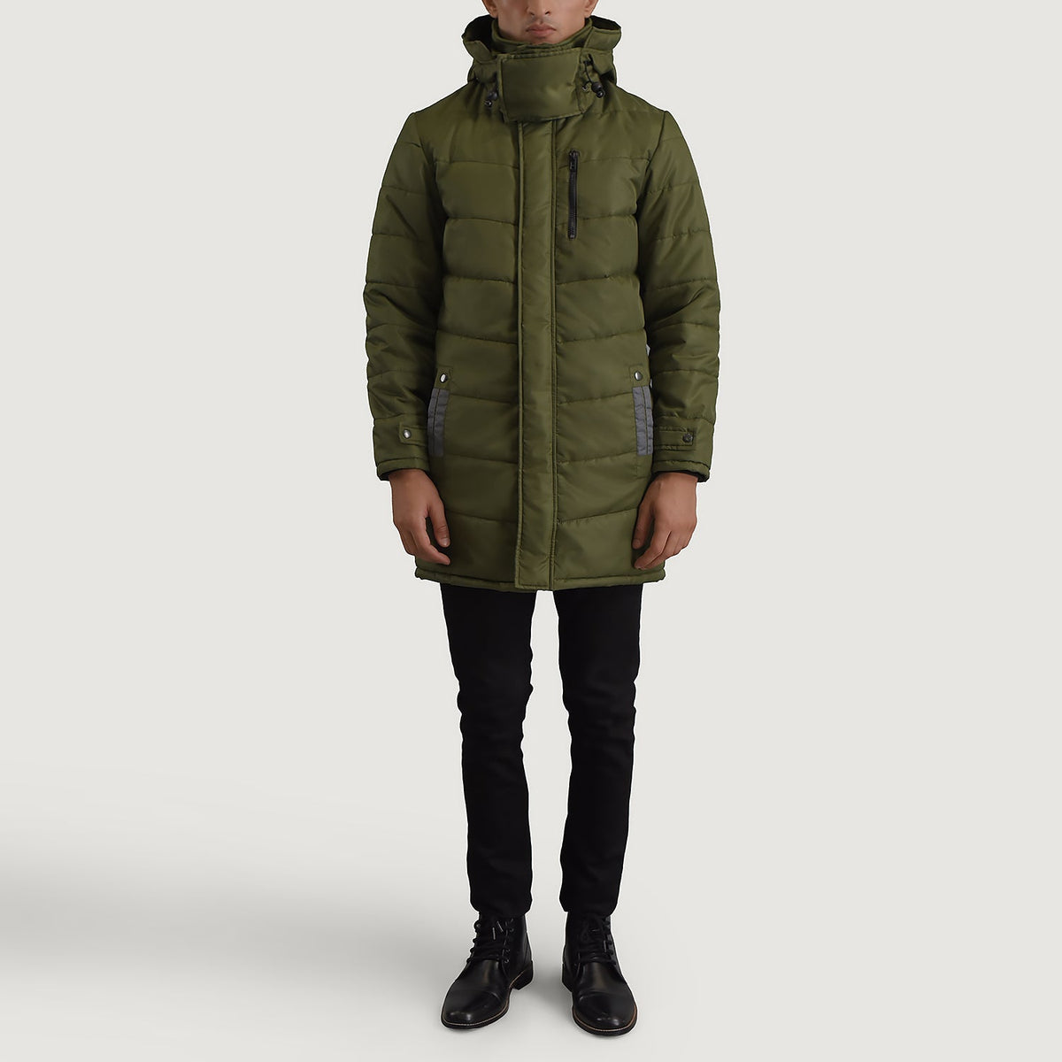 
Moore Olivově zelená Hooded Parka pro Pány - Boční pohled ukazující ergonomický střih rukávů