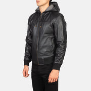 
Black Sheepskin Leather Hooded Jacket - Zadní pohled s definovanými rameny a čistým lemem