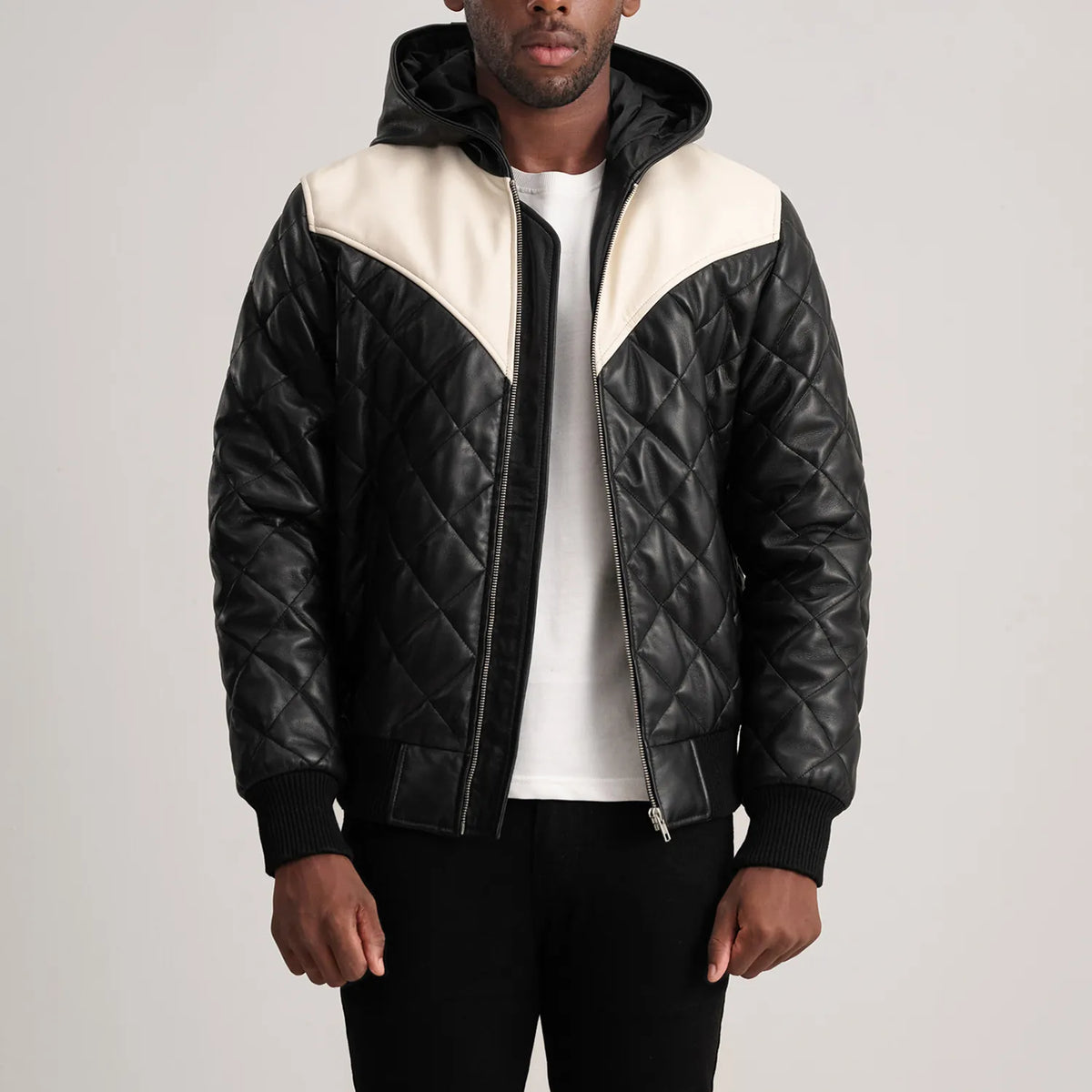 
Norman Tan Hooded Bomber Leather Puffer Jacket in Tan Brown Sheepskin Leather - Přední pohled a přiléhavá silueta | Koupit online