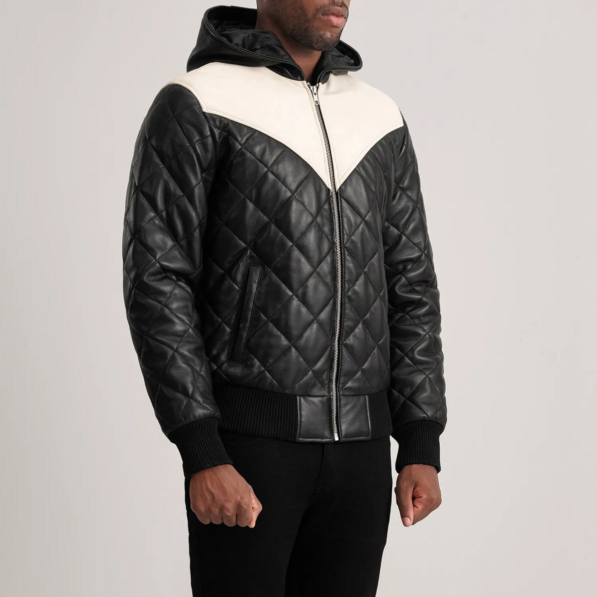 
Tan Brown Sheepskin Leather Bomber Jacket - Zadní pohled s definovanými rameny a čistým lemem