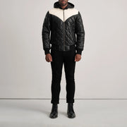 
Norman Tan Hooded Bomber Leather Puffer Jacket - Boční pohled ukazující ergonomický střih rukávů