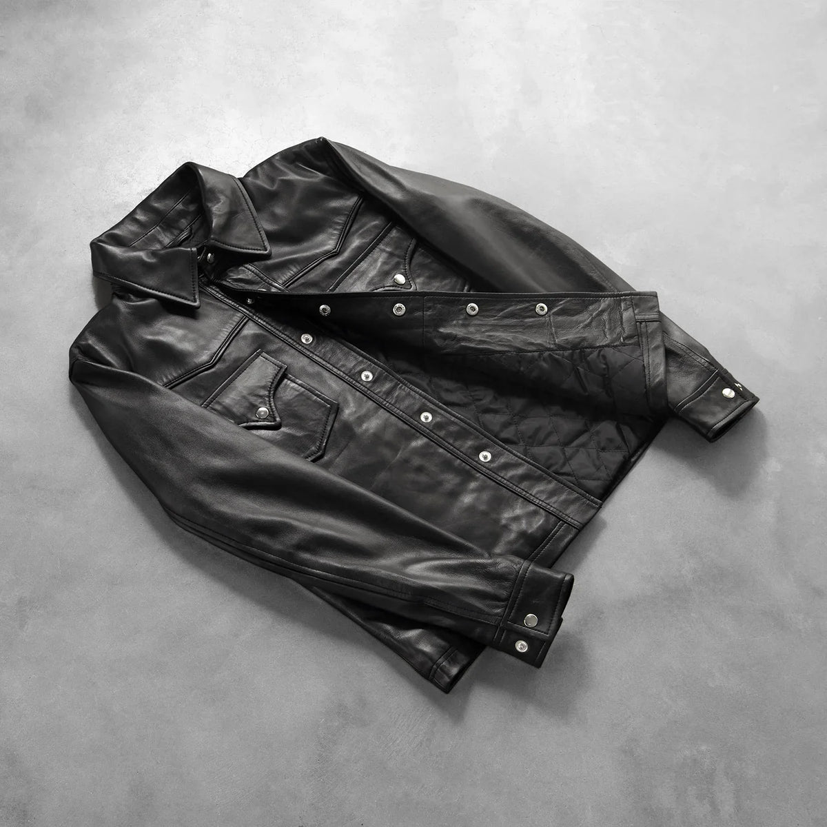 
Button & Hem Craftsmanship Construction Detail on Ranchson Černá Leather Shirt pro Pány