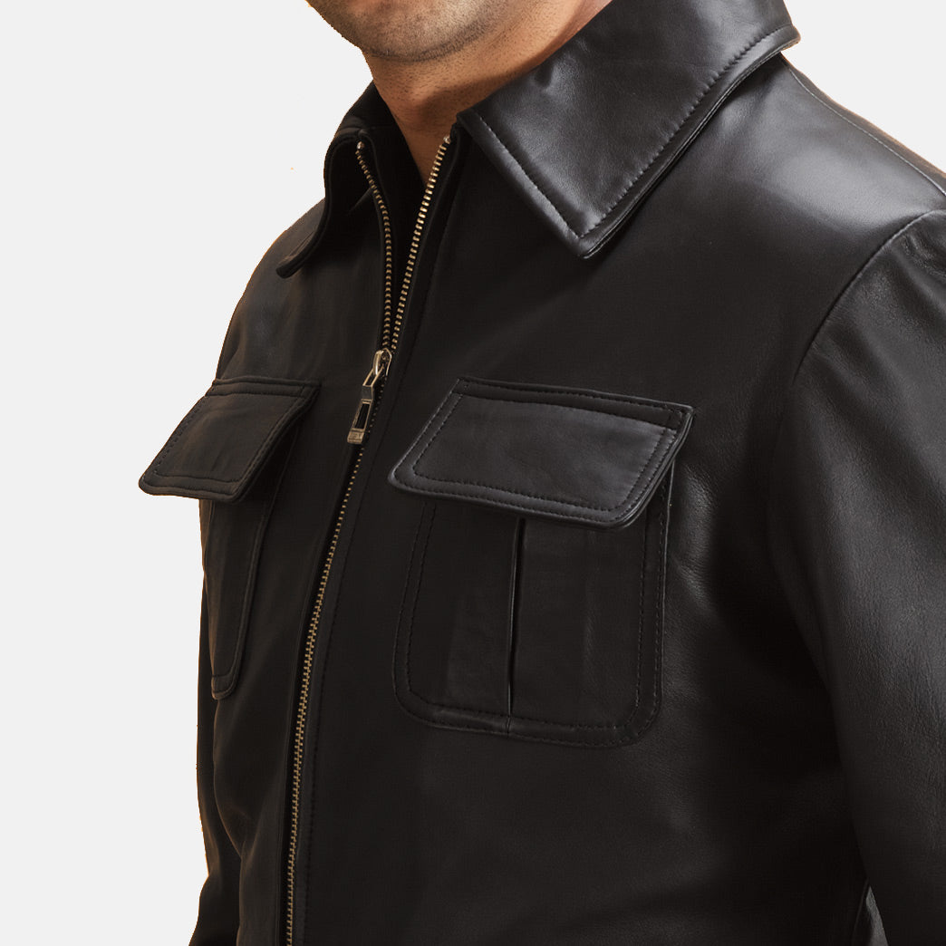 Close-Up Detail of Shirt &amp; Zipper Hardware on Raven Černá Kožená bunda pánská