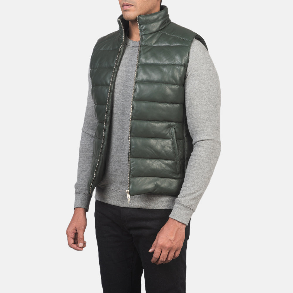 
Green Sheepskin leather Vest - Zadní pohled s definovanými rameny a čistým lemem