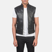
Roland Černá Leather Biker Vest pro Pány in Black Cowhide &Amp; Sheepskin Leather - Přední pohled a přiléhavá silueta | Koupit online