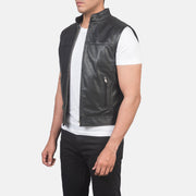 
Black Cowhide &Amp; Sheepskin Leather Biker Jacket - Zadní pohled s definovanými rameny a čistým lemem