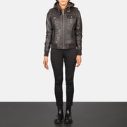 
Roslyn Brown Hooded Leather Bomber Jacket - Boční pohled ukazující ergonomický střih rukávů