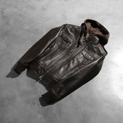 
Fotografie na postavě:  Roslyn Brown Hooded Leather Bomber Jacket na modelovi v přirozeném denním světle