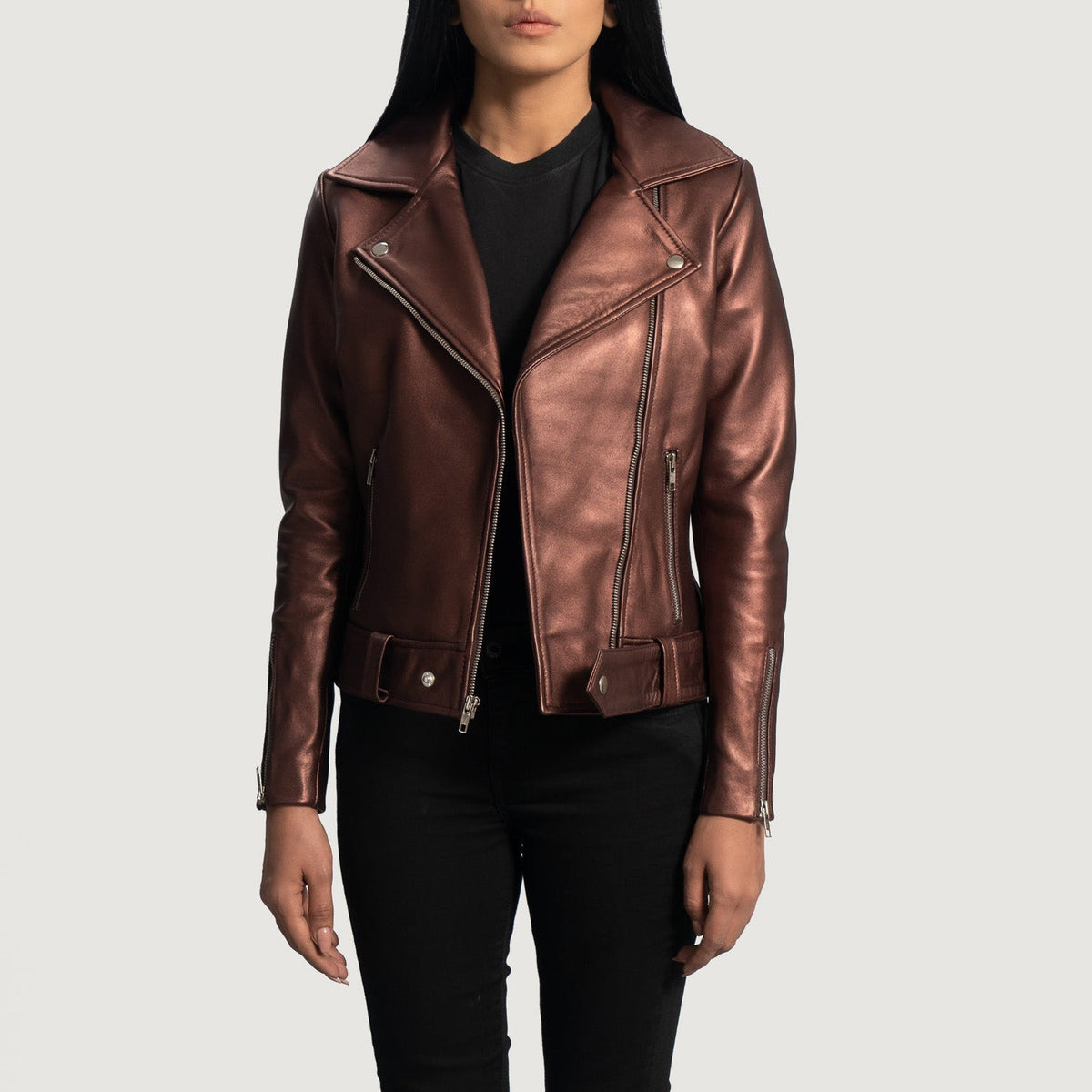 
Rumy Maroon Leather Biker Jacket - Boční pohled ukazující ergonomický střih rukávů