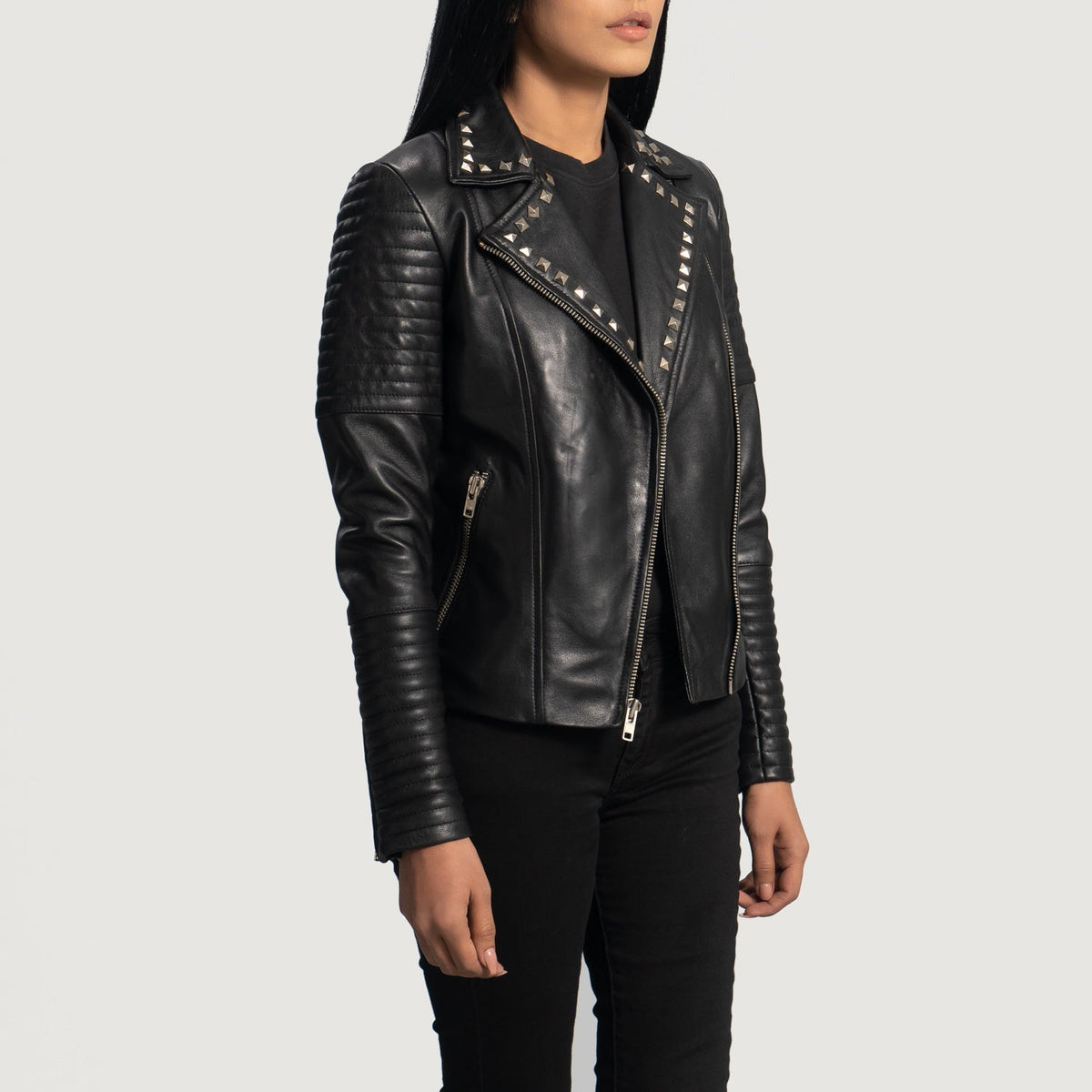 
Black Sheepskin Leather Biker Jacket - Zadní pohled s definovanými rameny a čistým lemem