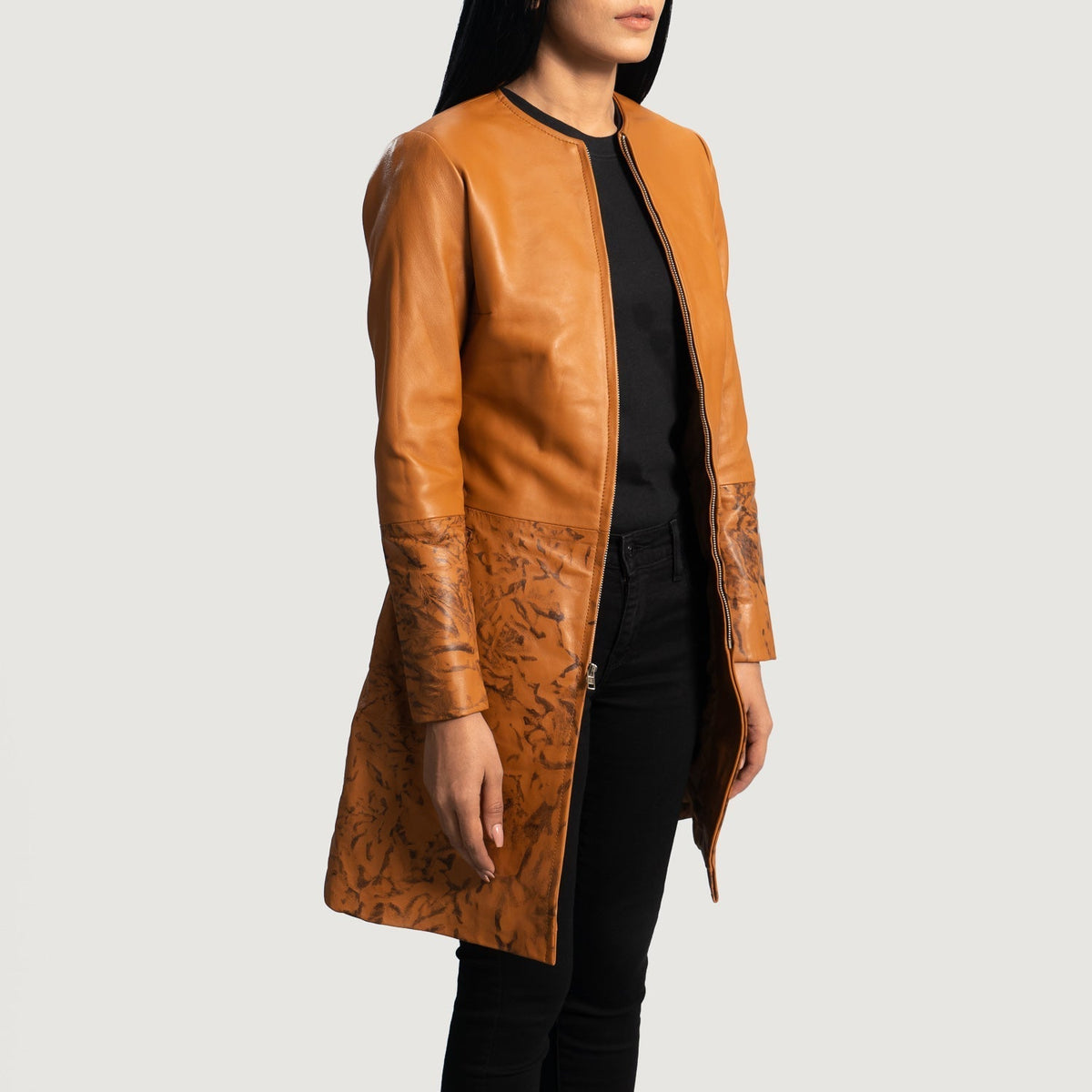 
Tan Brown Sheepskin Dip &Amp; Dye Leather Coat - Zadní pohled s definovanými rameny a čistým lemem