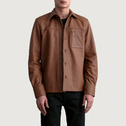 
Scout Matte Hnědá Leather Shirt pro Pány in Matte Brown Cowhide Leather - Přední pohled a přiléhavá silueta | Koupit online
