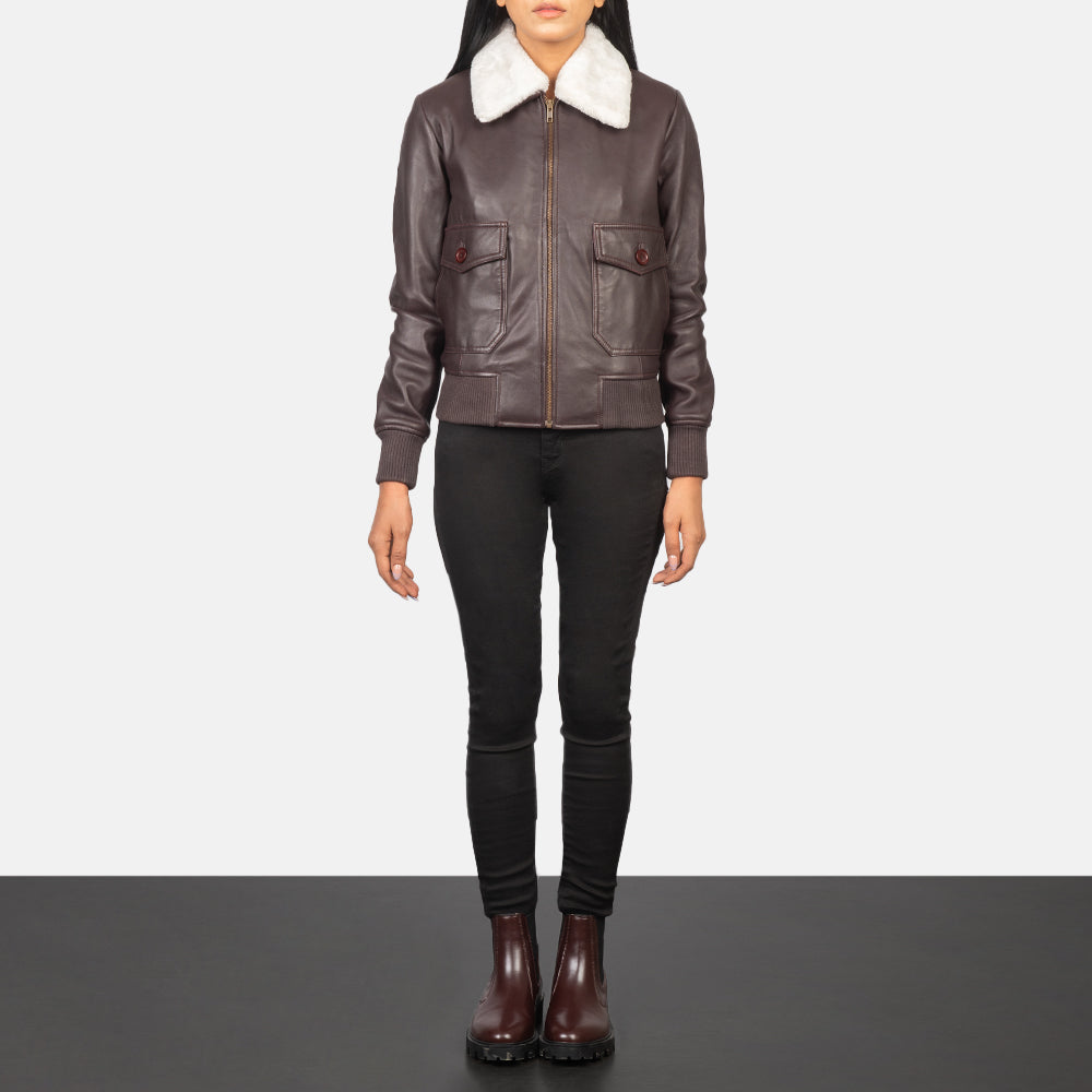 
Stella G-1 Maroon Leather Bomber Jacket - Boční pohled ukazující ergonomický střih rukávů