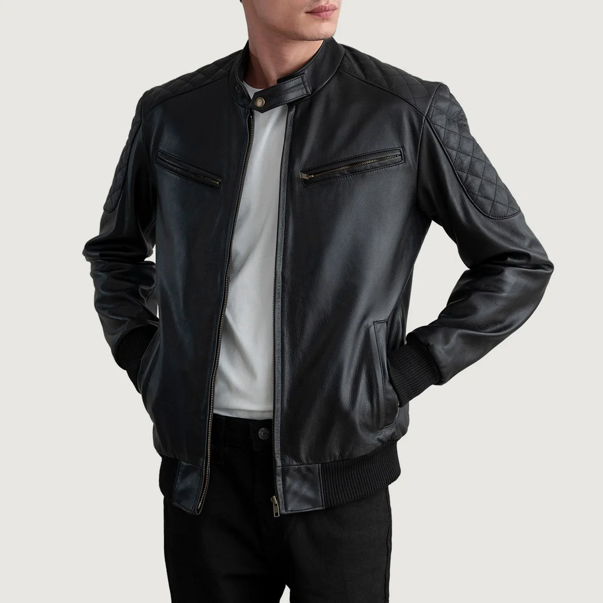 
Sven Mocha Suede Bomber Jacket - Boční pohled ukazující ergonomický střih rukávů