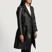 
Black Sheepskin Leather Trench Coat - Zadní pohled s definovanými rameny a čistým lemem