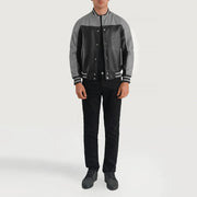 
Terrance Black & Red Leather Varsity Jacket - Boční pohled ukazující ergonomický střih rukávů
