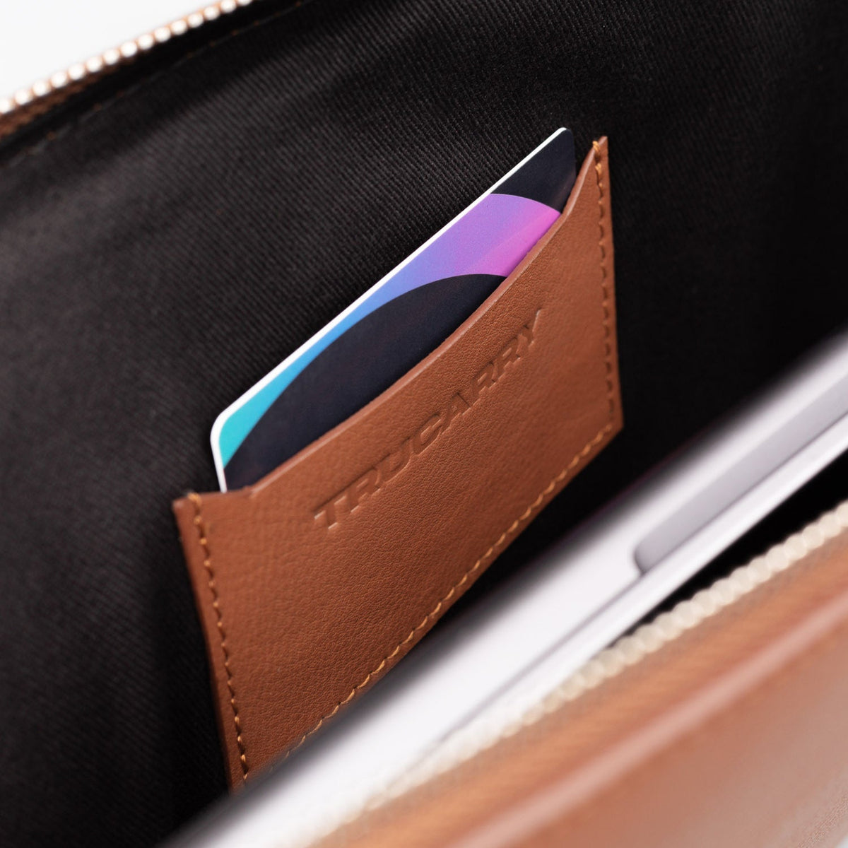 
Pohled na podšívku Showing Cotton Twill & Dvě funkční vnitřní kapsy
