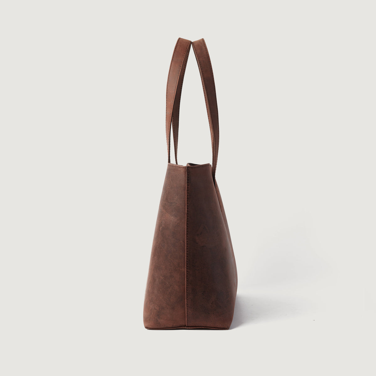 
Pohled na podšívku Showing Dedicated Padded Laptop Sleeve & Multi-Compartment Organization