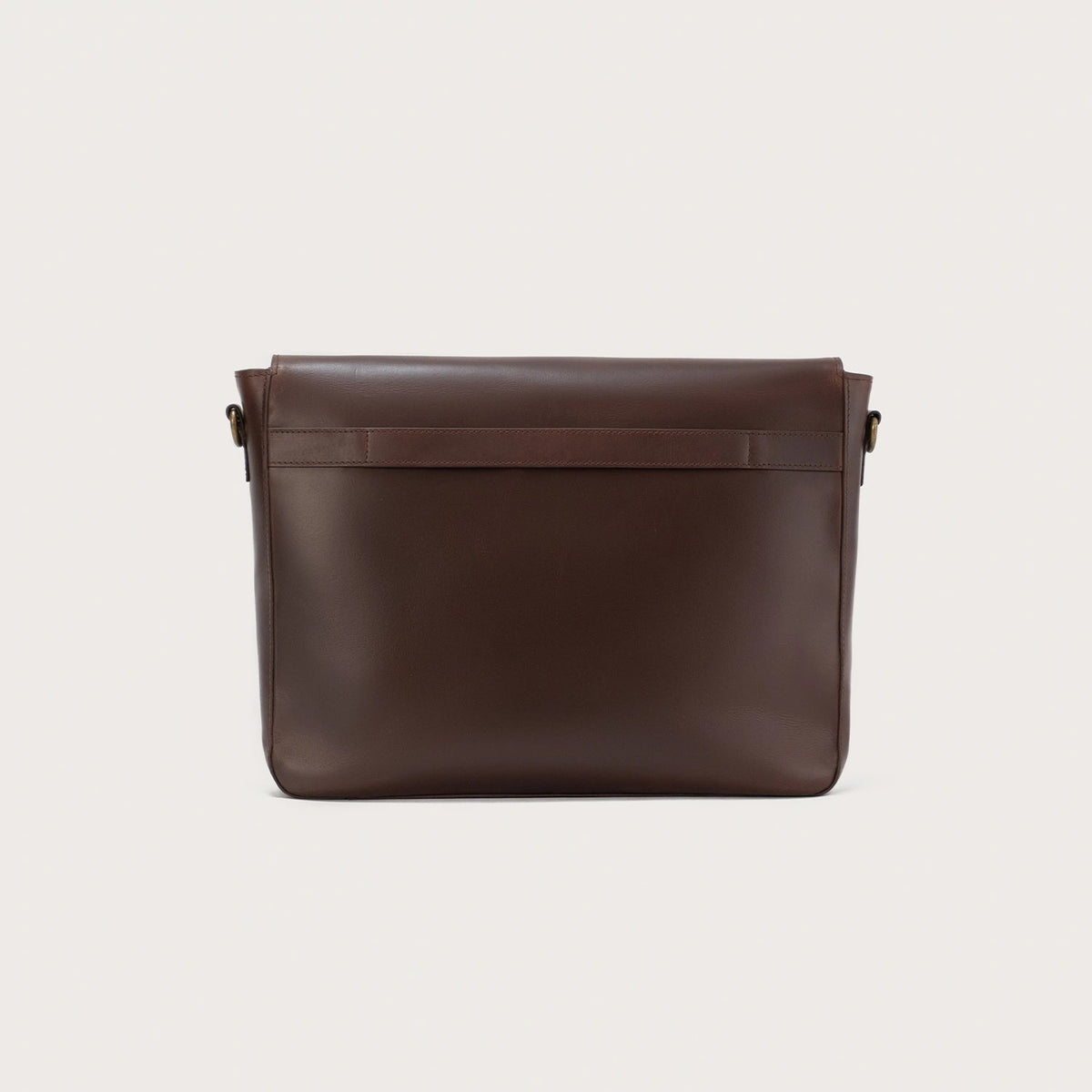 
The Carismatico Vintage Brown Leather Messenger Bag For Men & Women - Strukturovaný boční profil ukazující hloubku a kapacitu