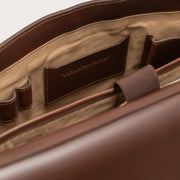 
Pohled na podšívku Showing Dedicated Padded Laptop Sleeve & Multi-Compartment Organization
