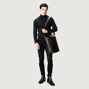 
Pohled na podšívku Showing Dedicated Padded Laptop Sleeve & Multi-Compartment Organization