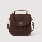 
The Sandra Vintage Distressed Brown Leather Saddle Bag For Women in Distressed Brown Full-Grain Leather - Full Exterior Přední pohled a přiléhavá silueta | Koupit online