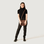 
Tan Full Grain Naturally Milled Cowhide Leather. Leather Bag - Zadní pohled se zesílenými koženými popruhy