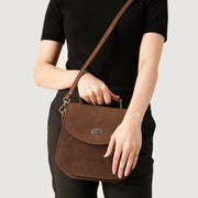 
Solid Antique Brass Hardware & Heavy-Duty Dual Zipper Detail on The Sandra Vintage Světle hnědá Leather Saddle Bag For Women