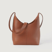 
The Stefani Brown Leather Hobo Bag For Women in Brown Full-Grain Leather - Přední pohled a přiléhavá silueta | Koupit online