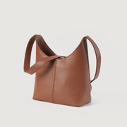 
The Stefani Brown Leather Hobo Bag For Women - Boční pohled ukazující ergonomický střih rukávů