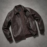 
Tailored Rib Cuffs & Hem Craftsmanship Construction Detail on Dark Hnědá Sheepskin Kožená bomber bunda pro Pány