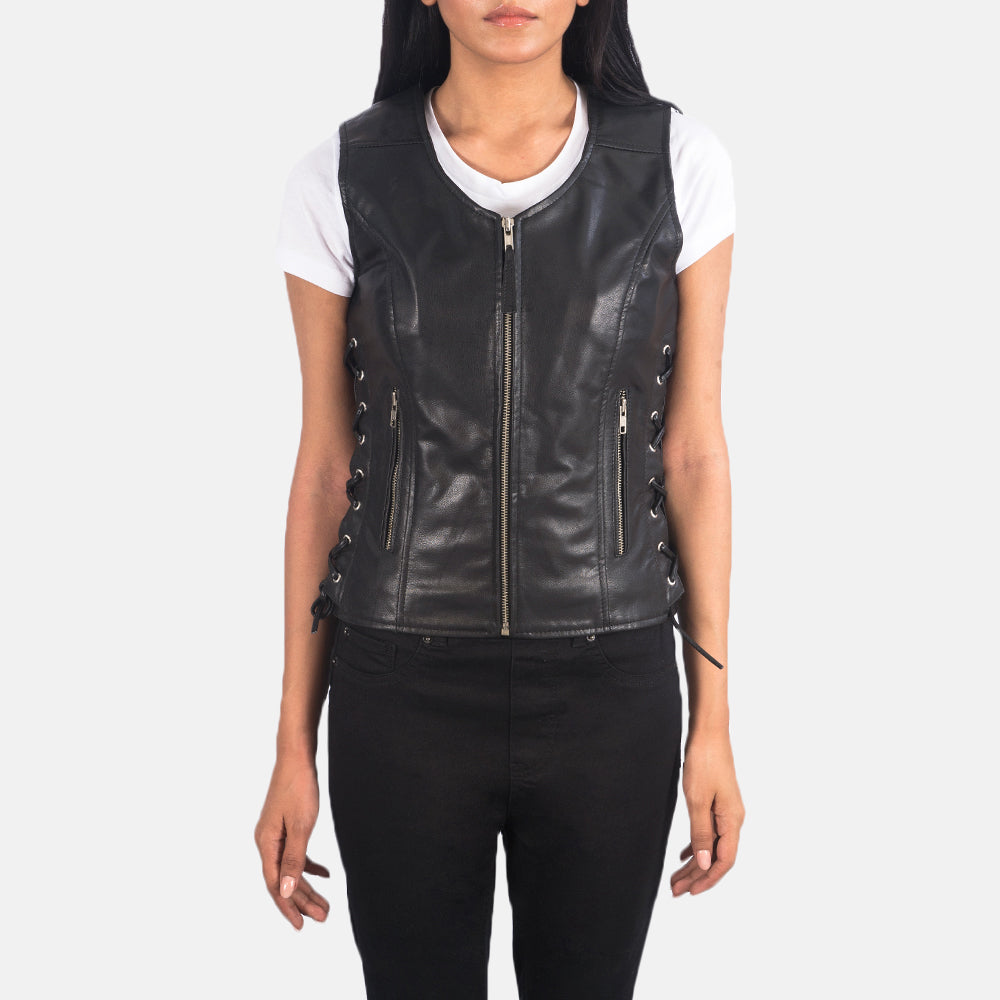 
Detailní pohled of V-neck & Zipper Hardware on Vanda Černá Leather Biker Vest pro Dámy
