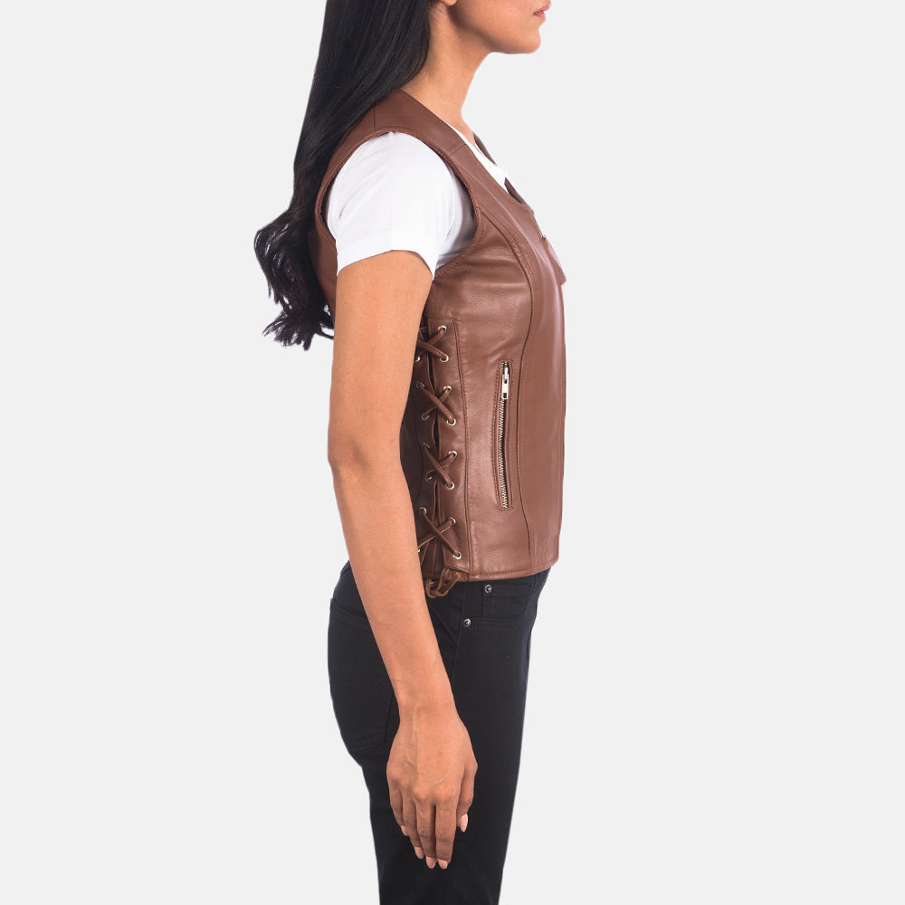 
Brown Sheepskin Leather Biker Jacket - Zadní pohled s definovanými rameny a čistým lemem